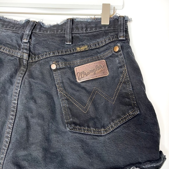 Wrangler Shorts Black Distressed Frayed Shorts High Rise - Picture 4 of 5